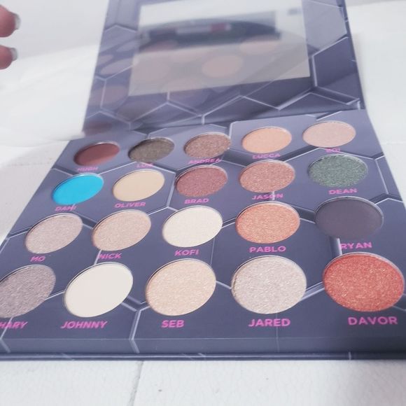 🌟HOSTPICK🌟Barbella Eyeshadow Palette| Beebeauty London - Picture 6 of 7